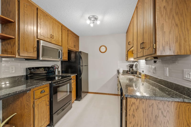 8545 Maplebrook Pw N, Brooklyn Park, MN 55445