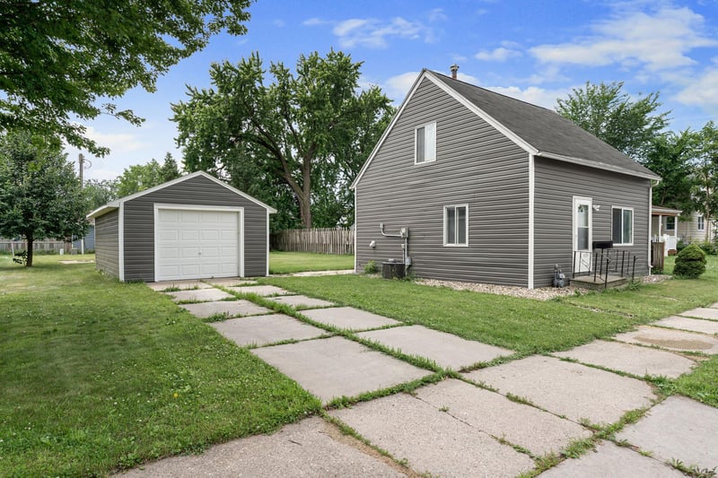 1810 1st Ave SE, Austin, MN 55912