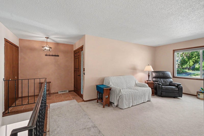 4242 Grimes Ave N, Robbinsdale, MN 55422