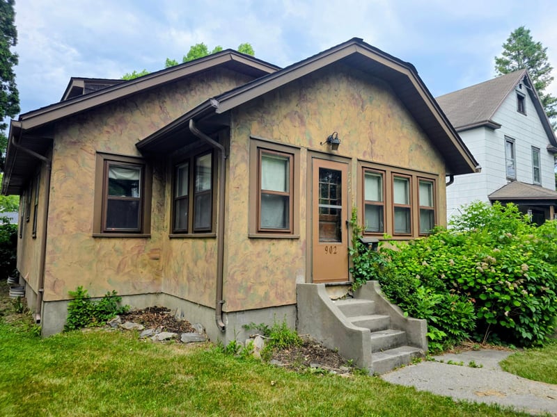 902 7th St, International Falls, MN 56649