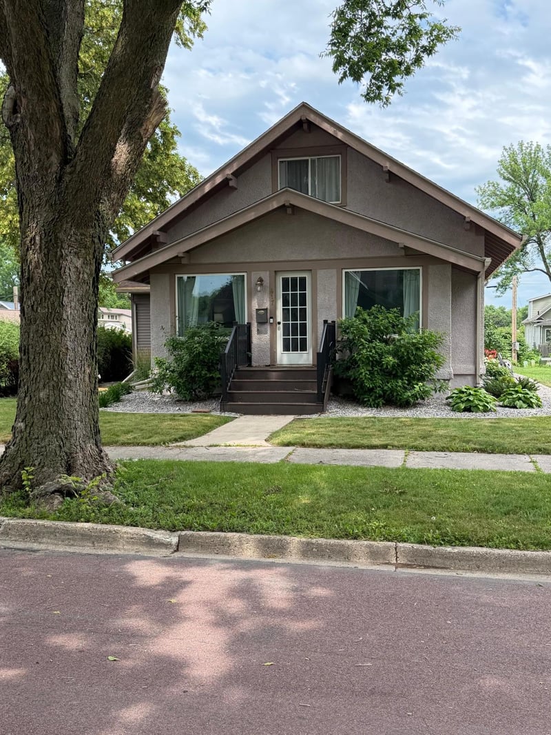 417 E Wyoming St, Redwood Falls, MN 56283