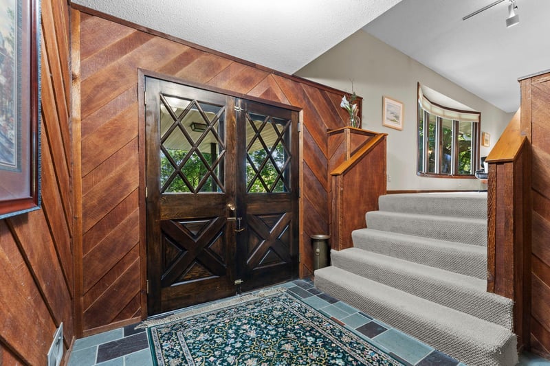 61 Flandrau Pl, Saint Paul, MN 55106