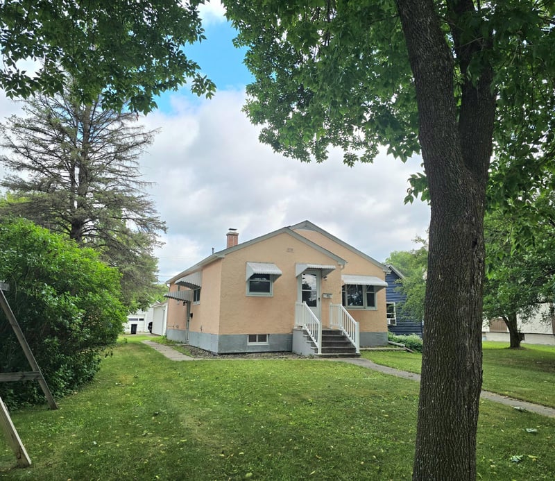 416 10th St, International Falls, MN 56649