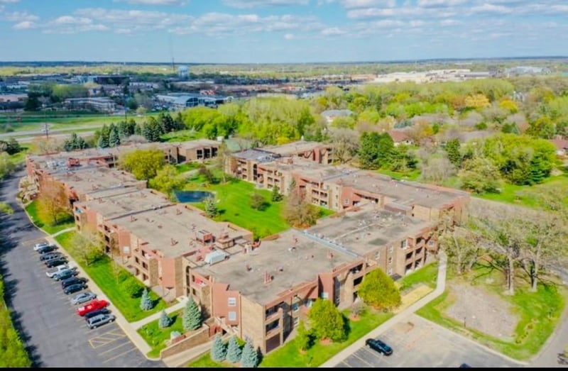 2230 Midland Grove Rd #305, Roseville, MN 55113