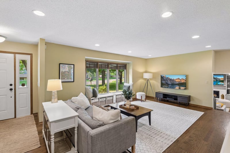 4615 Saddlewood Dr, Minnetonka, MN 55345