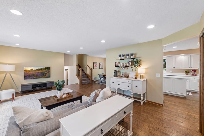 4615 Saddlewood Dr, Minnetonka, MN 55345