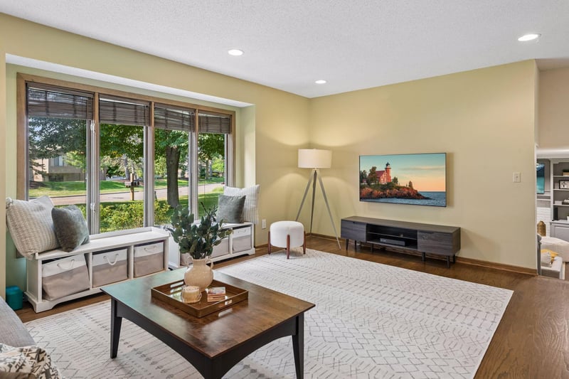 4615 Saddlewood Dr, Minnetonka, MN 55345