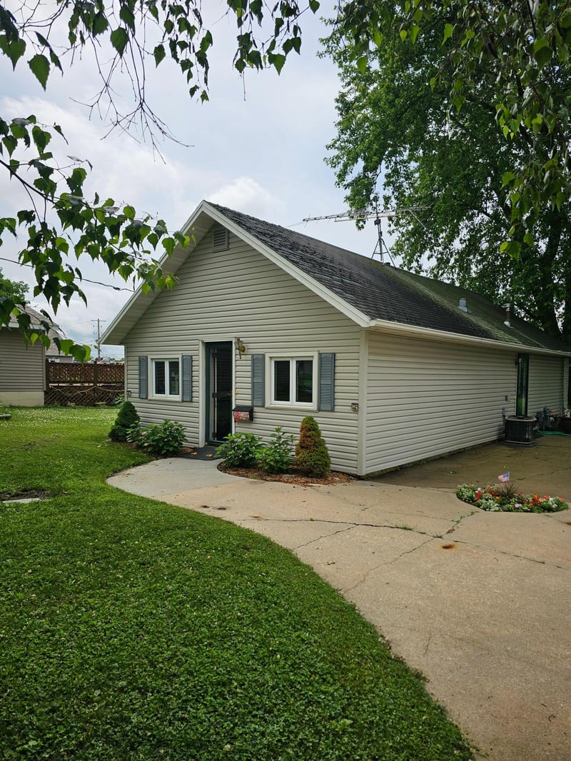 606 3rd St SW, Stewartville, MN 55976
