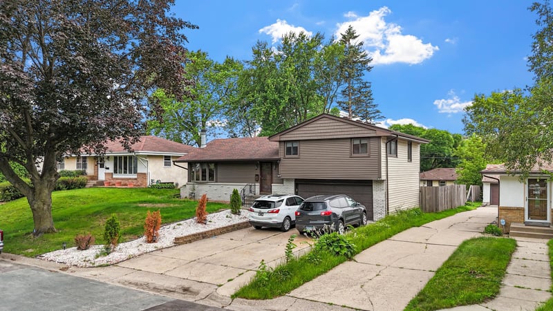 4246 Royce St NE, Columbia Heights, MN 55421