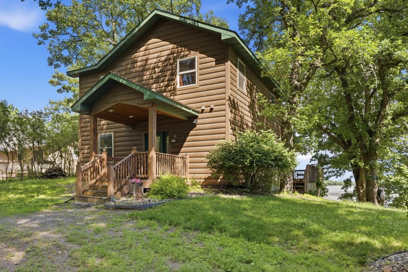 13117 Bayview Rd, South Haven, MN 55382