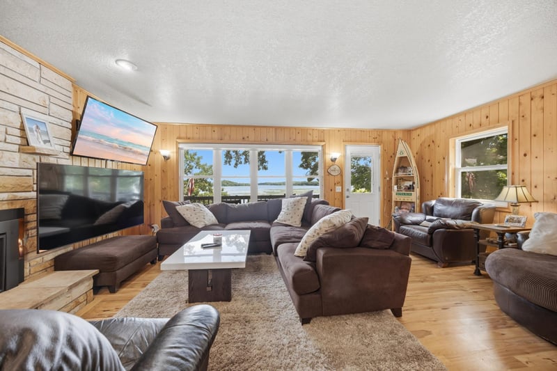 13117 Bayview Rd, South Haven, MN 55382