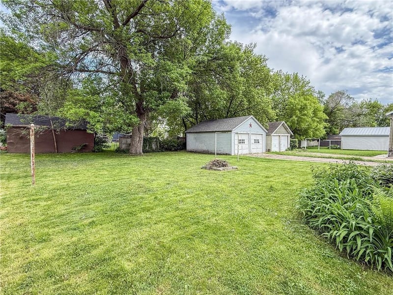 409 9th St SW, Willmar, MN 56201