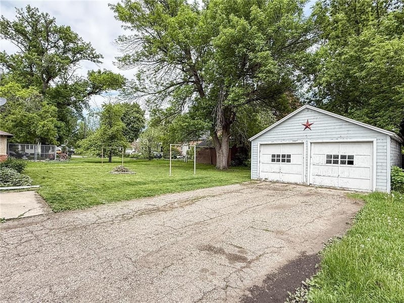 409 9th St SW, Willmar, MN 56201