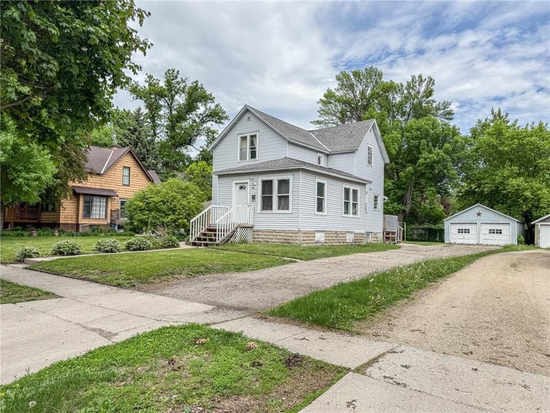 409 9th St SW, Willmar, MN 56201