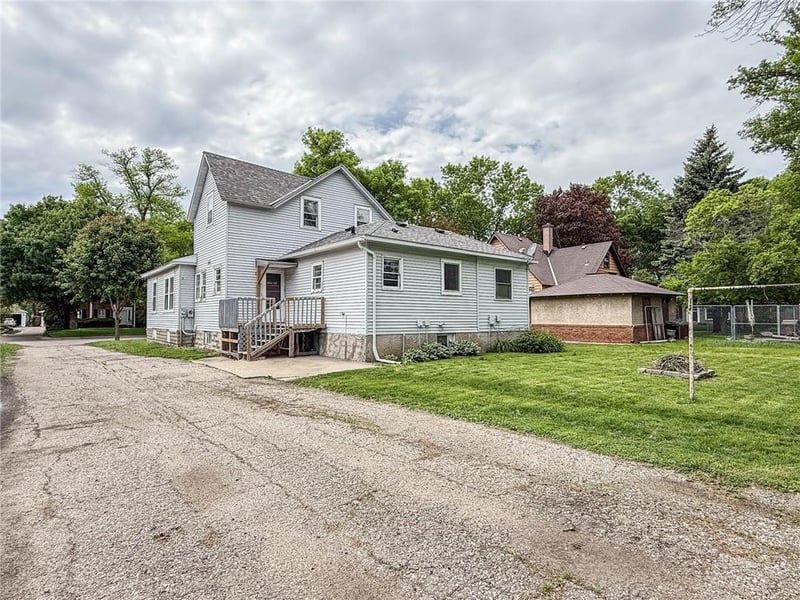 409 9th St SW, Willmar, MN 56201