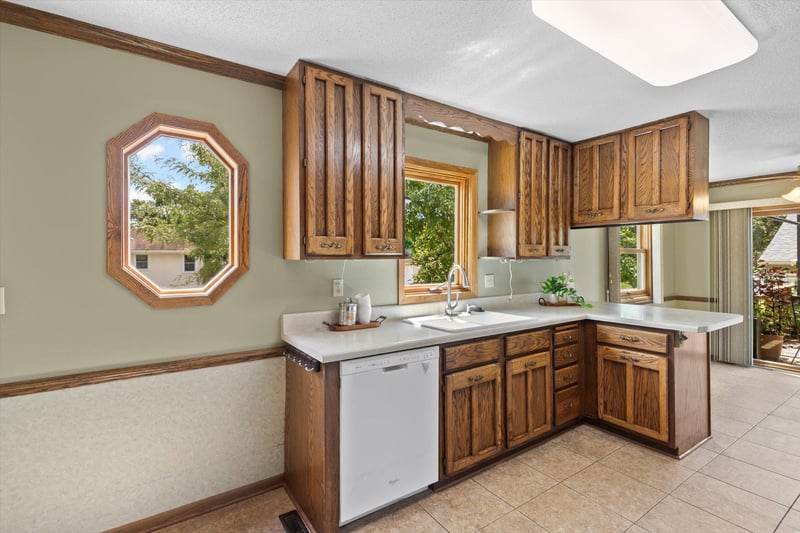 1561 Chamber St, Saint Paul, MN 55106