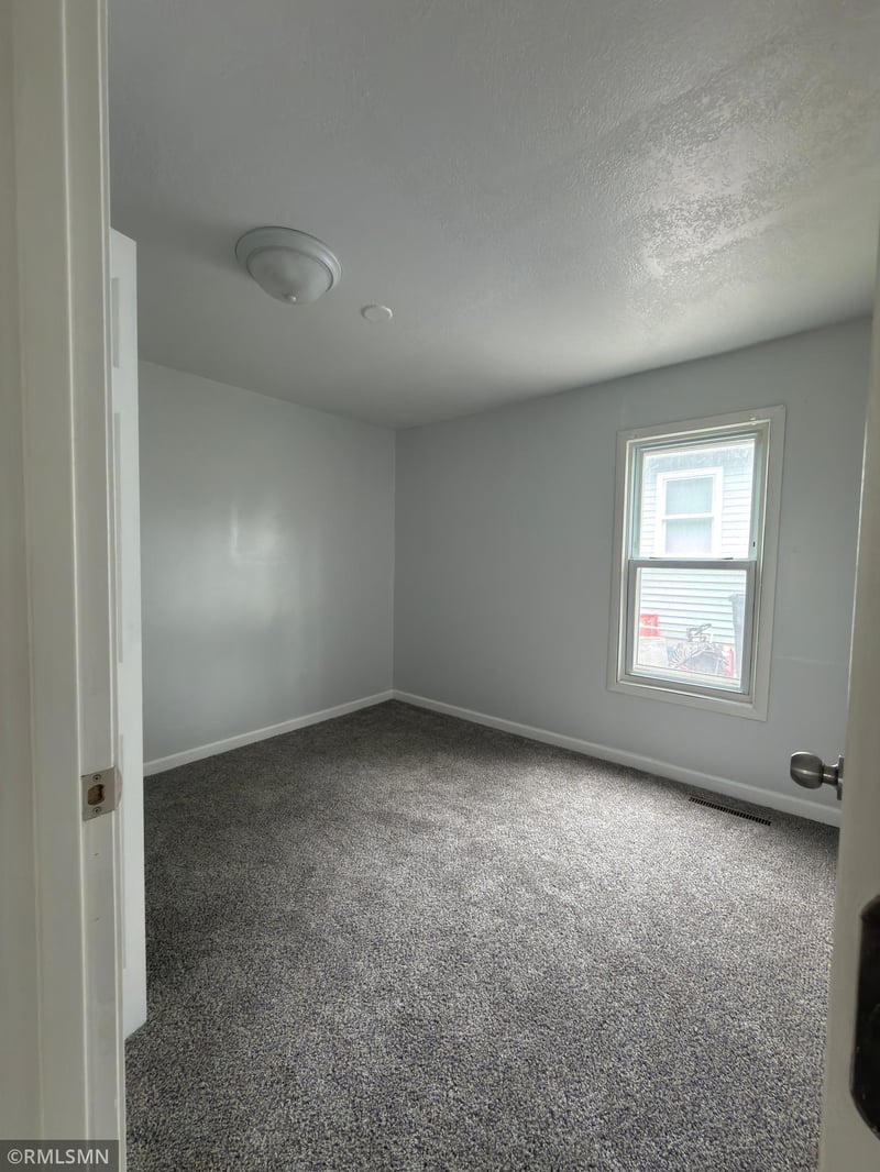 1071 Norton St, Saint Paul, MN 55117