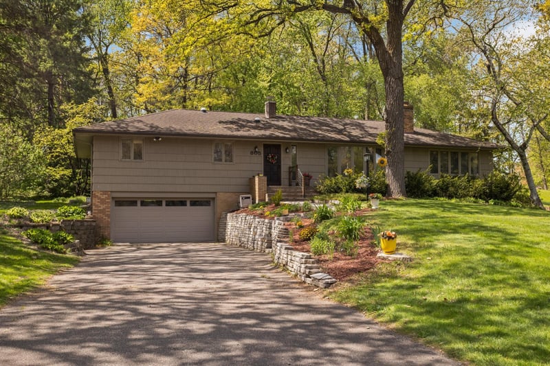 805 Kingsview Ln N, Plymouth, MN 55447