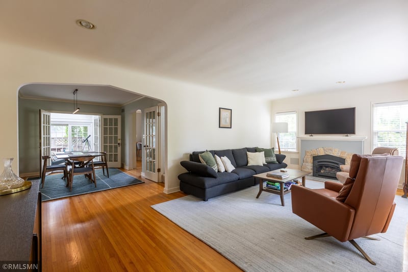 581 Montrose Ln, Saint Paul, MN 55116