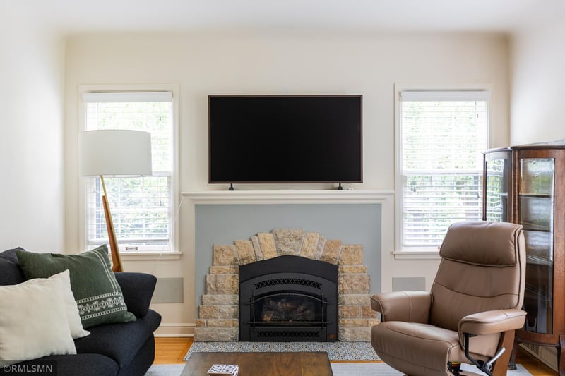 581 Montrose Ln, Saint Paul, MN 55116