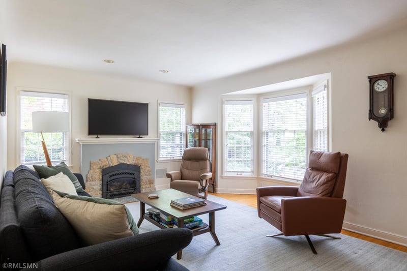 581 Montrose Ln, Saint Paul, MN 55116