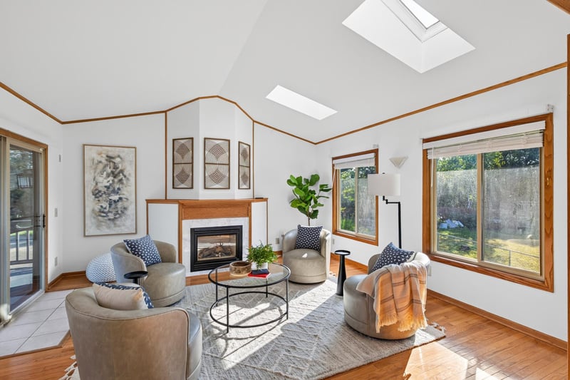 17462 Logans Dr, Eden Prairie, MN 55346