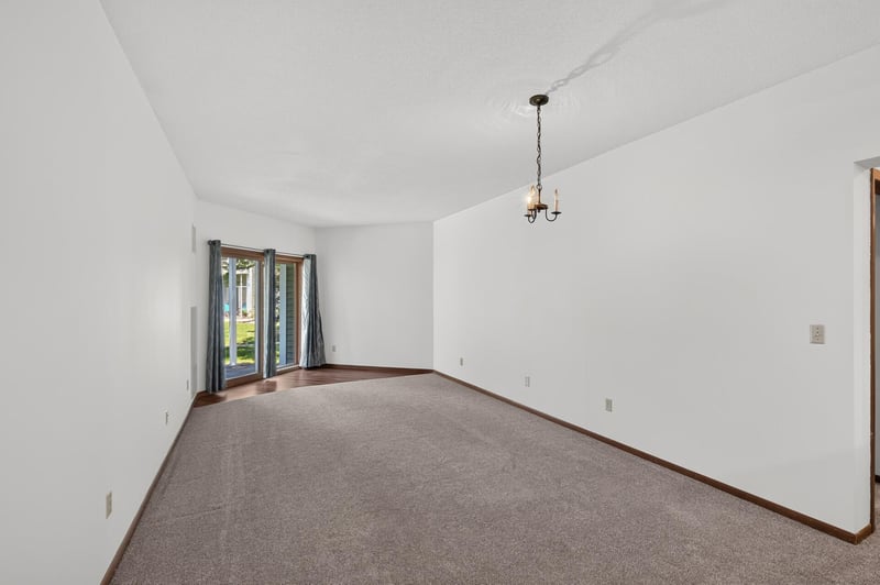 1392 Carling Dr #103, Saint Paul, MN 55108
