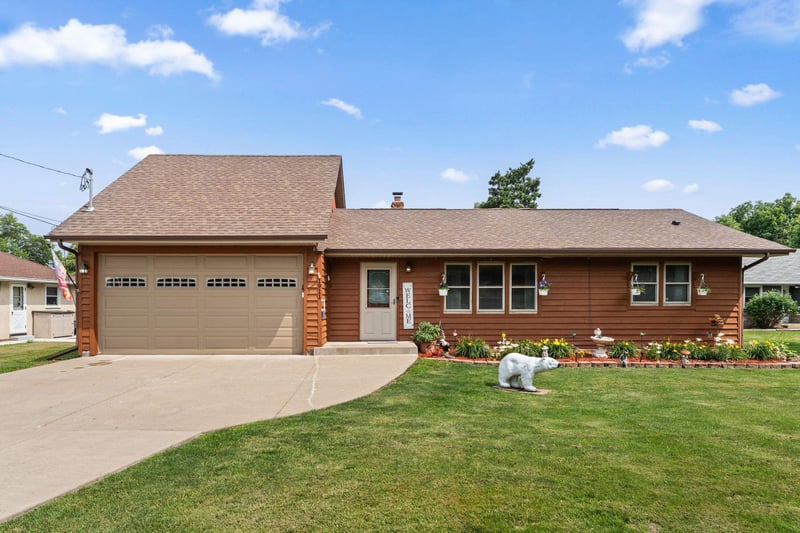 1911 County Road F E, White Bear Lake, MN 55110
