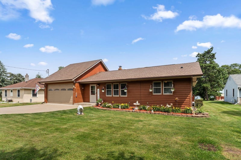 1911 County Road F E, White Bear Lake, MN 55110
