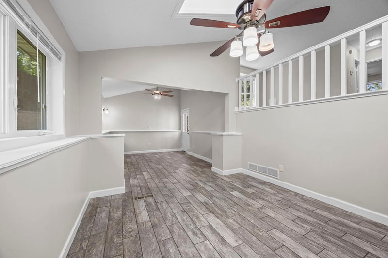 3633 Windtree Dr, Eagan, MN 55123