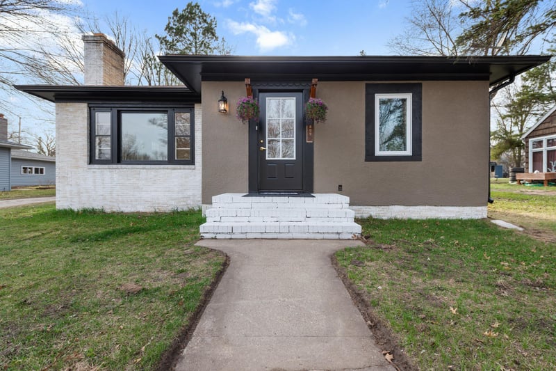 809 7th St NE, Staples, MN 56479