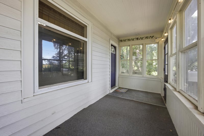 523 10th St S, Moorhead, MN 56560