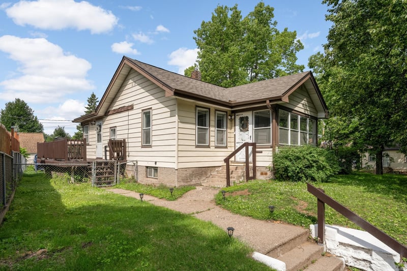 837 Pedersen St, Saint Paul, MN 55119
