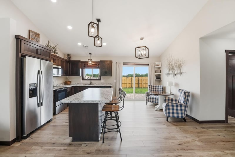 716 W 8th St, Litchfield, MN 55355