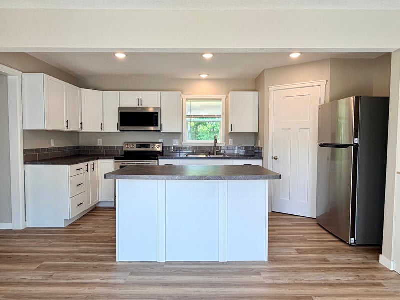519 E 9th St, Morris, MN 56267
