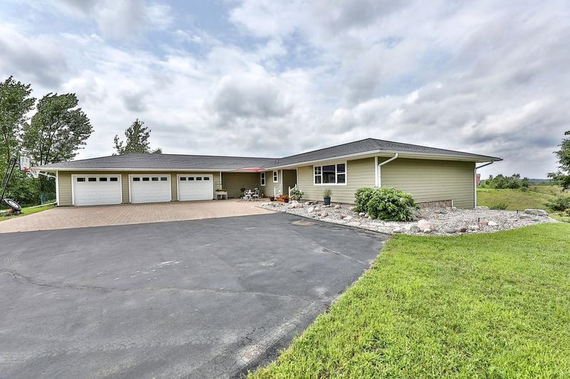 175 250th St N, Hawley, MN 56549