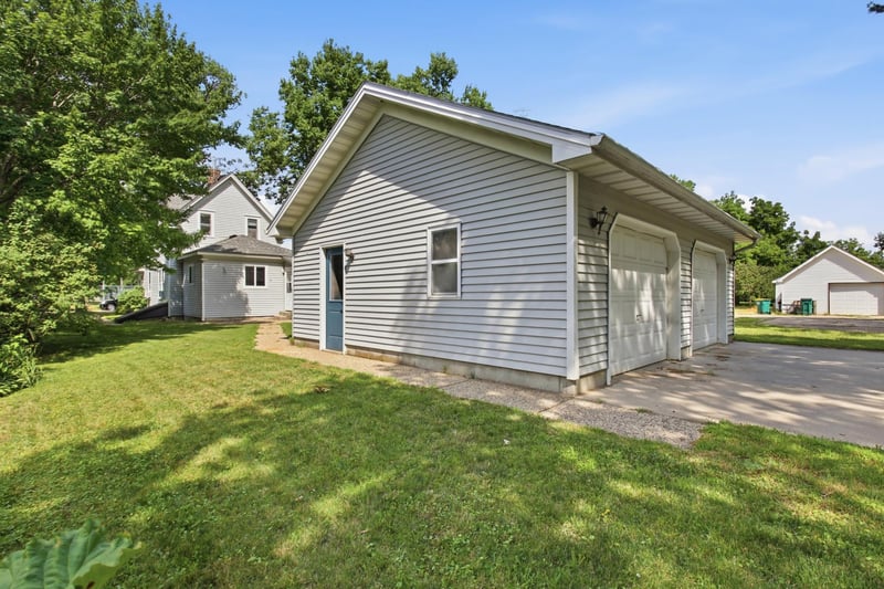 319 S Miller Ave, Litchfield, MN 55355