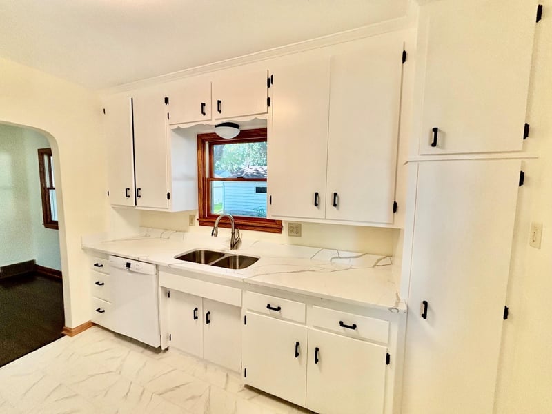 180 Bernard St E, West Saint Paul, MN 55118