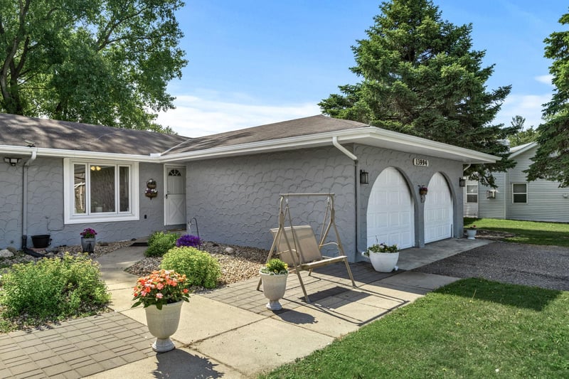 13994 Holyoke Ct, Apple Valley, MN 55124