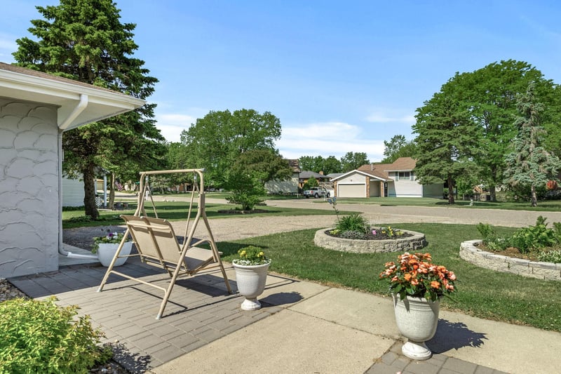 13994 Holyoke Ct, Apple Valley, MN 55124