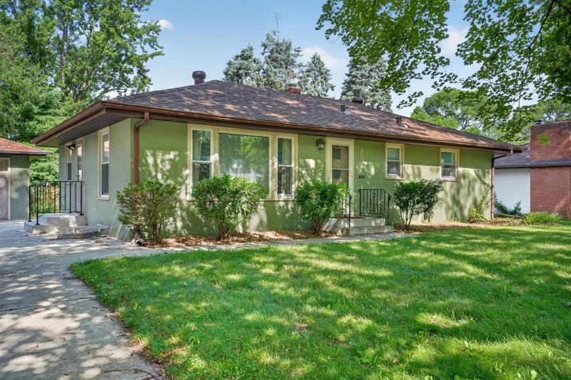 3083 Wilder St N, Roseville, MN 55113