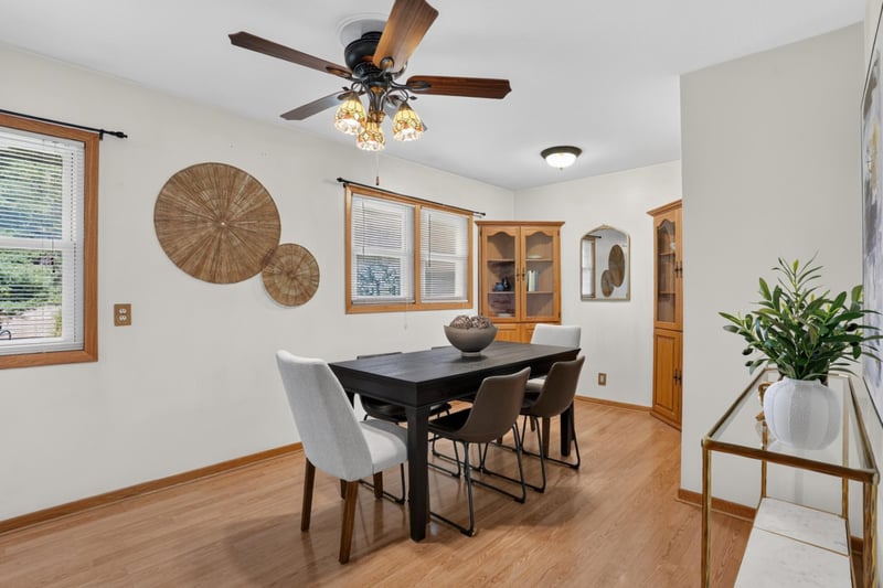 3083 Wilder St N, Roseville, MN 55113