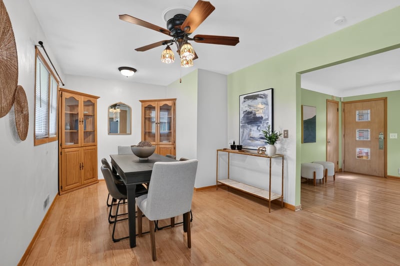 3083 Wilder St N, Roseville, MN 55113