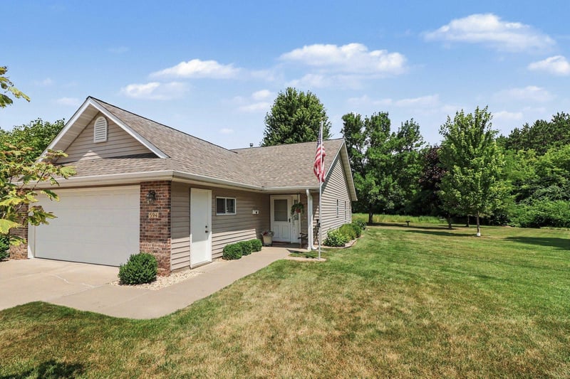 594 Cherrywood Ct, Red Wing, MN 55066