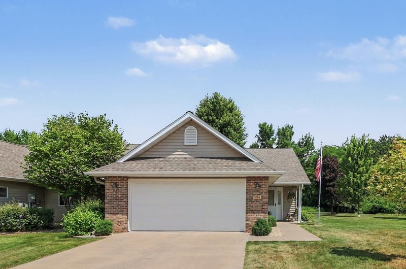 594 Cherrywood Ct, Red Wing, MN 55066