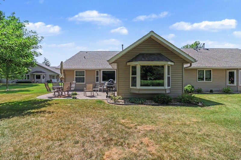 594 Cherrywood Ct, Red Wing, MN 55066