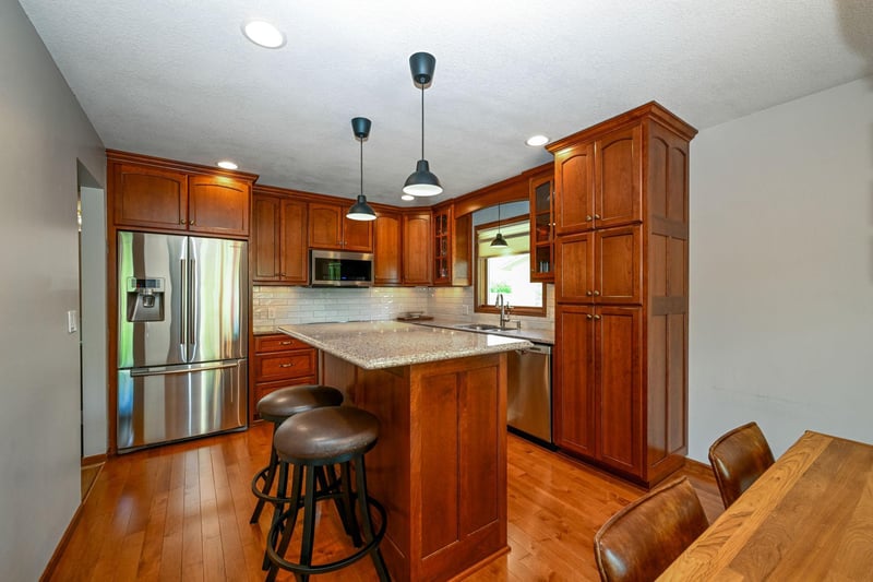 15008 Oakland Ave, Burnsville, MN 55306