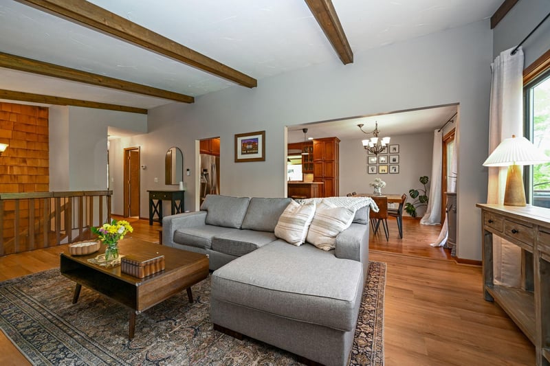 15008 Oakland Ave, Burnsville, MN 55306