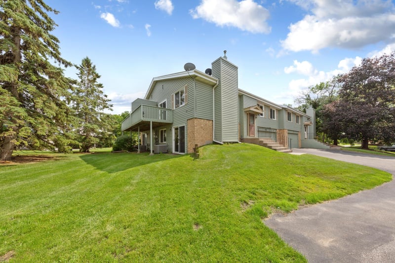 5226 Beachside Dr, Hopkins, MN 55343