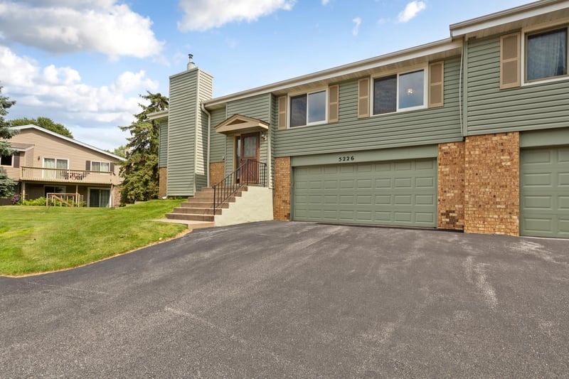 5226 Beachside Dr, Hopkins, MN 55343